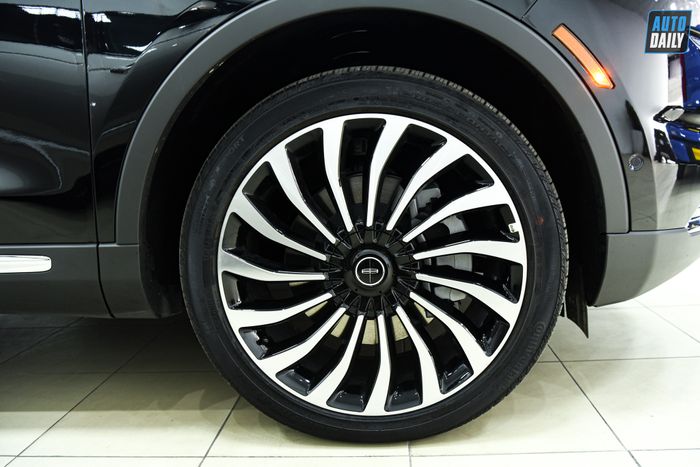 Hình ảnh chi tiết của chiếc Lincoln Nautilus Black Label 2022 đầu tiên tại Việt Nam adt-0824.jpg