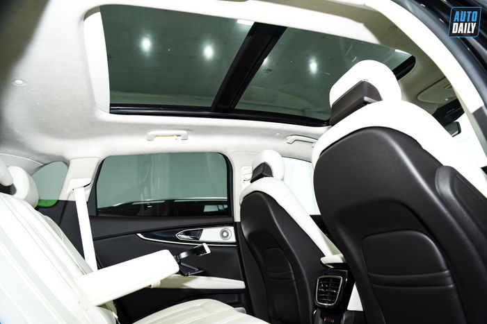Hình ảnh chi tiết của chiếc Lincoln Nautilus Black Label 2022 đầu tiên tại Việt Nam adt-0861.jpg