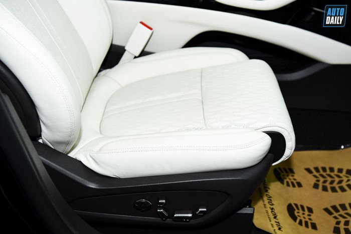 Hình ảnh chi tiết của chiếc Lincoln Nautilus Black Label 2022 đầu tiên tại Việt Nam adt-0868.jpg