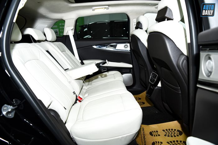 Hình ảnh chi tiết của chiếc Lincoln Nautilus Black Label 2022 đầu tiên tại Việt Nam adt-0852.jpg