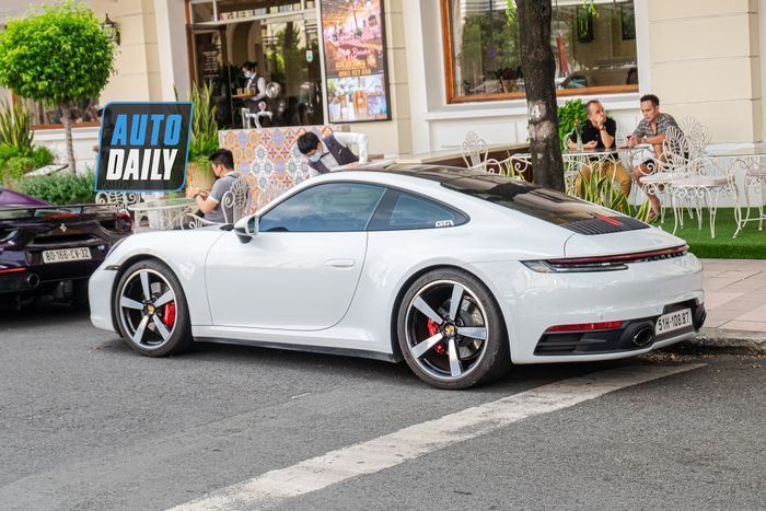 Thưởng thức dàn xe hàng chục tỷ của các đại gia Sài Gòn khi dạo phố