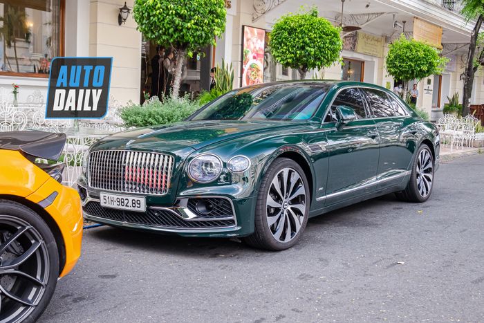 Thưởng thức dàn xe hàng chục tỷ của đại gia Sài Gòn trong cuộc dạo phố