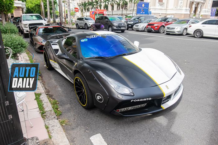 Thưởng thức dàn xe hàng chục tỷ của các đại gia Sài Gòn khi dạo phố