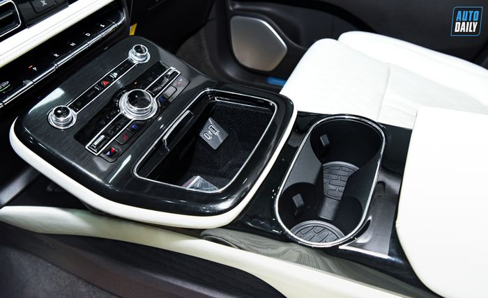 Hình ảnh chi tiết của chiếc Lincoln Nautilus Black Label 2022 đầu tiên tại Việt Nam adt-0928.jpg