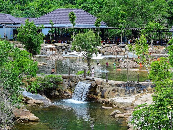 Thưởng thức không gian sống ảo tuyệt vời tại Bạch Mã Village Huế 4