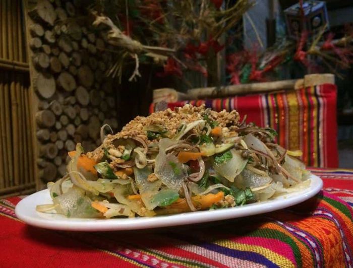 Nộm da trâu Mộc Châu - hương vị đặc trưng của người Thái