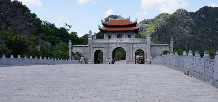 Cổng tam quan Ninh Bình - Tính linh thiêng đặc trưng