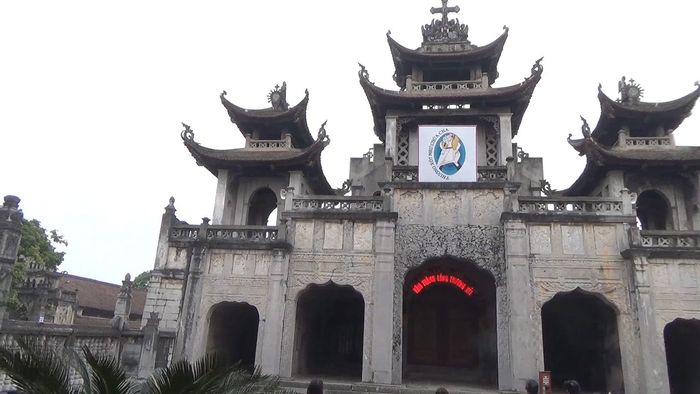 Cổng tam quan Ninh Bình - Dấu ấn du lịch tâm linh Ninh Bình 2