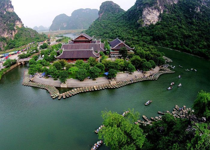 Cổng tam quan - Nét đặc trưng của du lịch tâm linh