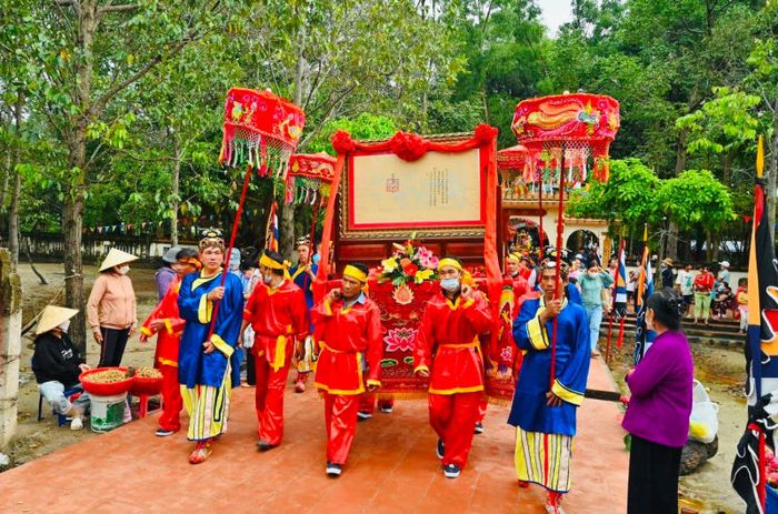 Khám phá Dinh Thầy Thím - điểm du lịch tâm linh huyền bí 7