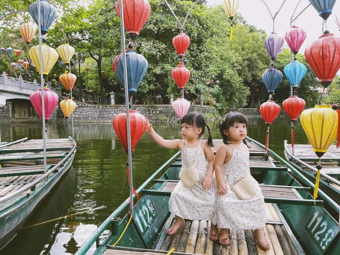 Check-in Phố cổ Hoa Lư với cặp chị em Oishi và Happy 2