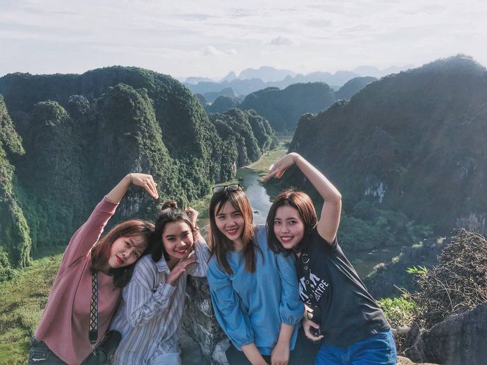 Ở đây có bài đánh giá về Ninh Bình dành cho những ai muốn tìm hiểu về vùng đất di sản này.