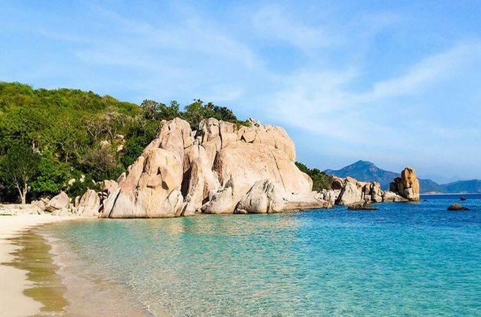 Khám phá vẻ đẹp tự nhiên hoang sơ tại Bãi Bà Điên ở Ninh Thuận