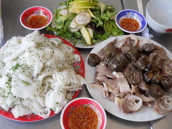 Thưởng ngoạn vẻ đẹp của biển xanh tại Kỳ Co Eo Gió 10