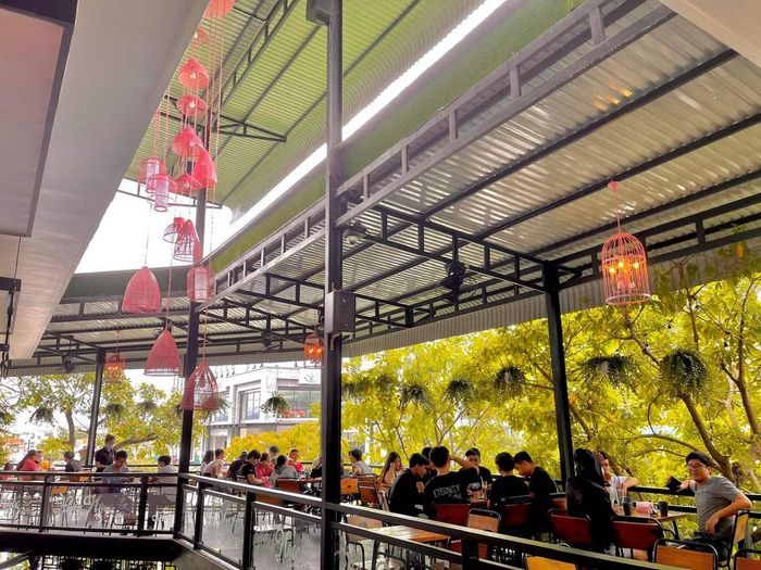 Không Cần Phải Đi Xa, Chỉ Cần Ghé Quán Cà Phê Hồng Ngọc Phú Yên Là Đã Phải Yêu Ngay Từ Cái Nhìn Đầu Tiên