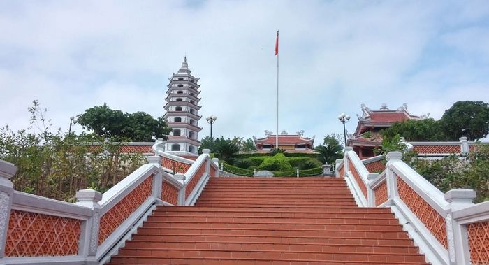Khám phá Đền Tưởng niệm Liệt sỹ Trường Sơn Quảng Bình 3