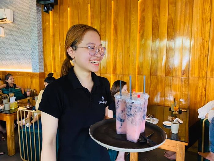 Chẳng Cần Phải Đi Xa, Chỉ Cần Ghé Quán Cà Phê Hồng Ngọc Phú Yên Là Đã Phải Yêu Ngay Từ Cái Nhìn Đầu Tiên