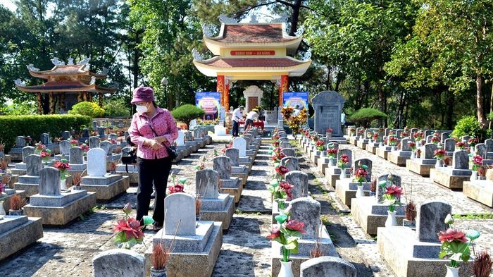 Khám phá vẻ đẹp của Đền Tưởng niệm Liệt sỹ Trường Sơn Quảng Bình 7