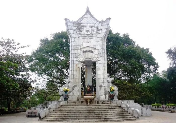 Điểm đến Đền Tưởng niệm Liệt sỹ Trường Sơn Quảng Bình 6