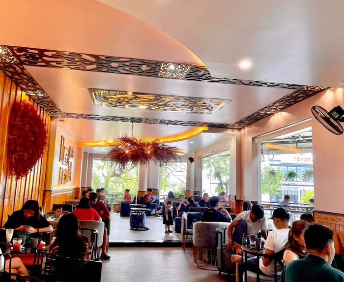 Không Cần Phải Đi Xa, Chỉ Cần Ghé Quán Cà Phê Hồng Ngọc Phú Yên Là Đã Phải Yêu Ngay Từ Cái Nhìn Đầu Tiên