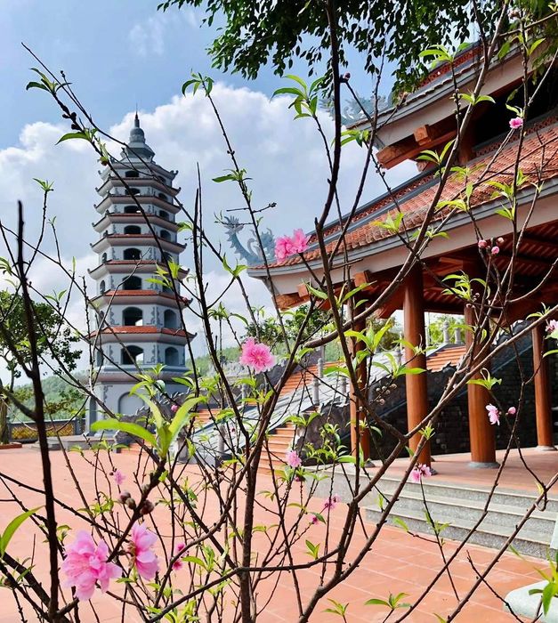 Thưởng thức vẻ đẹp của Đền Tưởng niệm Liệt sỹ Trường Sơn Quảng Bình 4