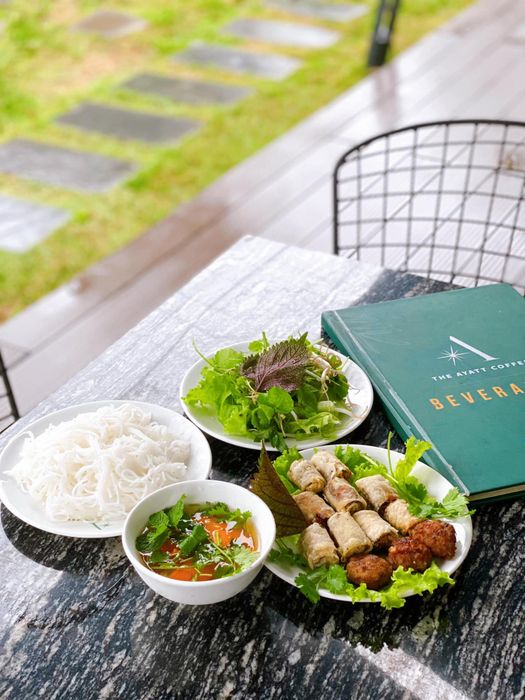 Thưởng thức không gian hiện đại của thương hiệu cà phê Việt Nam tại The Ayatt Coffee Quảng Bình