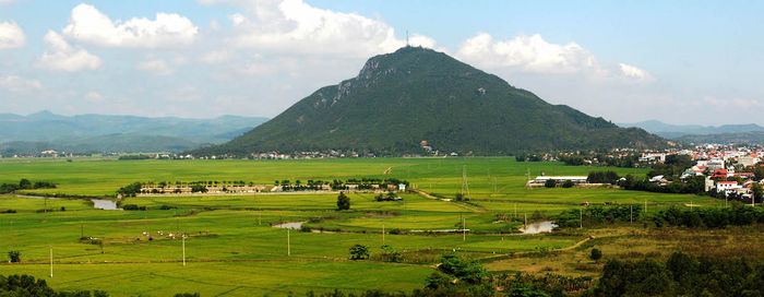 Nếu cuộc sống đang quá nhiều sóng gió, hãy đến Núi Chóp Chài - Chùa Bảo Lâm Phú Yên để tìm lại bình yên trong lòng
