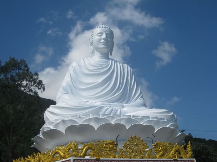 Nếu cuộc sống quá bận rộn, hãy đến Núi Chóp Chài - Chùa Bảo Lâm Phú Yên để tìm lại sự yên bình trong lòng