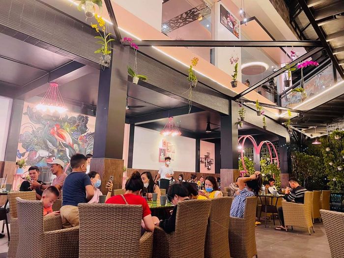 Không Cần Phải Đi Xa, Chỉ Cần Ghé Quán Cà Phê Hồng Ngọc Phú Yên Là Đã Phải Yêu Ngay Từ Cái Nhìn Đầu Tiên