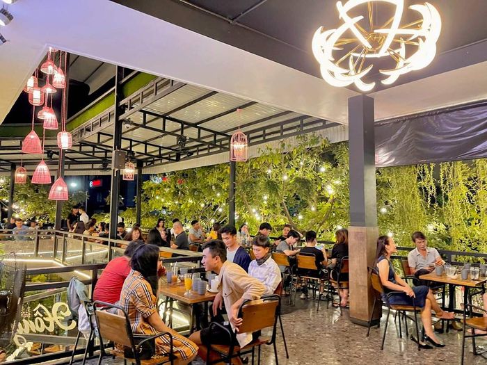 Không Cần Phải Đi Xa, Chỉ Cần Ghé Quán Cà Phê Hồng Ngọc Phú Yên Là Đã Phải Yêu Ngay Từ Cái Nhìn Đầu Tiên