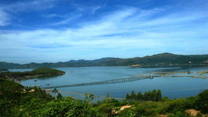 Để Đầm Cù Mông Phú Yên truyền đạt đến những người đang bận rộn một chút bình yên giữa không gian non nước