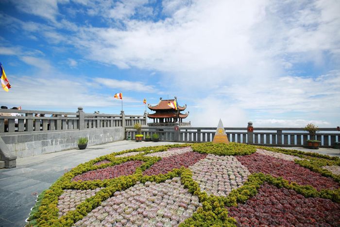 Khám phá những điều thú vị khi chinh phục đỉnh Fansipan vào ngày không có mây