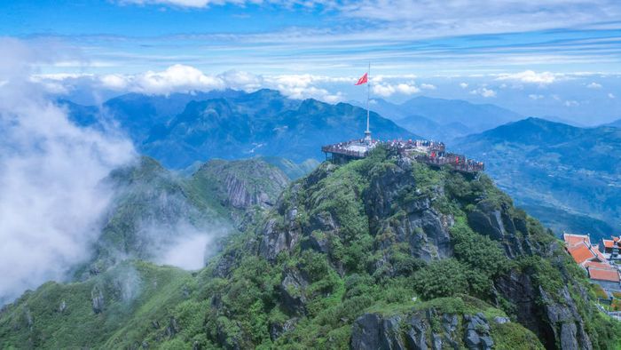 Khám phá những trải nghiệm thú vị khi chinh phục đỉnh Fansipan vào ngày không có mây