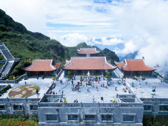 Khám phá những điều thú vị khi chinh phục đỉnh Fansipan vào ngày không có mây