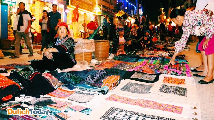Chợ đêm Sapa - Nơi lý tưởng để khám phá văn hóa và đặc sản độc đáo của người bản địa