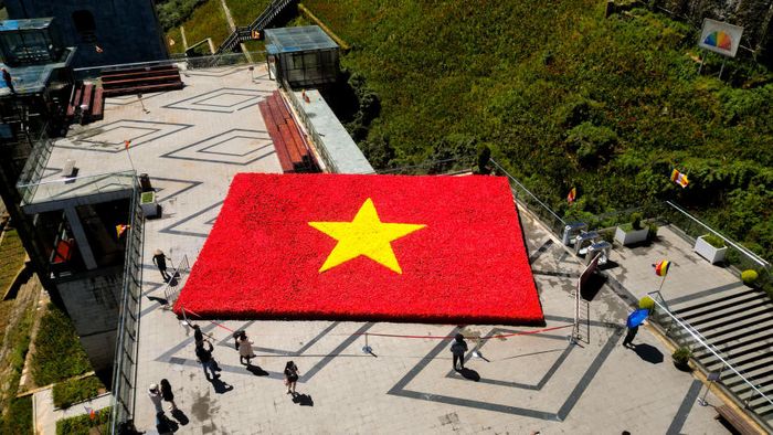 Khám phá những trải nghiệm đặc biệt khi chinh phục đỉnh Fansipan vào ngày không có mây