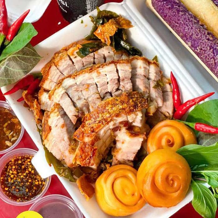 Khám phá ẩm thực đường phố Sài Gòn tại con phố ẩm thực Nguyễn Thượng Hiền 11