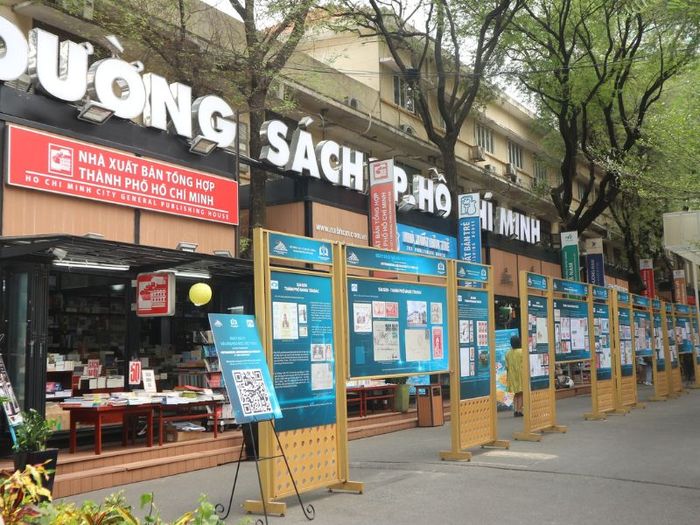 Đường sách Nguyễn Văn Bình nổi tiếng ở trung tâm Sài Gòn - Một nơi đầy lịch sử và đa dạng văn hóa.