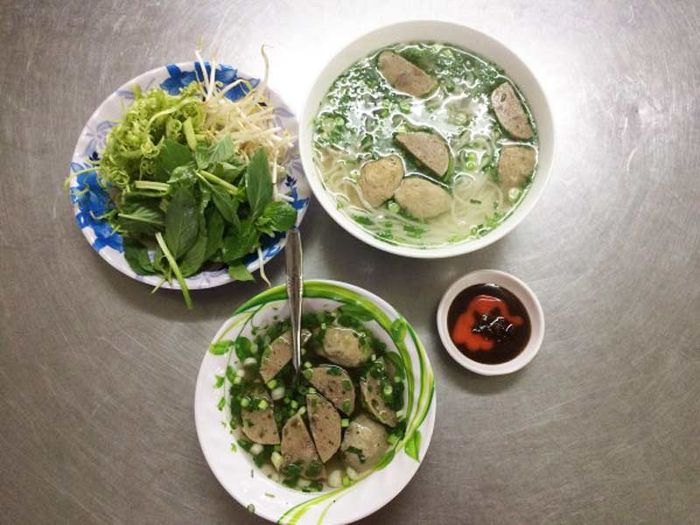 Khám phá ẩm thực đường phố Sài Gòn tại phố ẩm thực Nguyễn Thượng Hiền 9