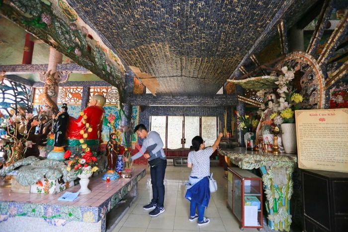 Có ngôi miếu nổi Gò Vấp bình yên giữa dòng sông Vàm Thuật 11