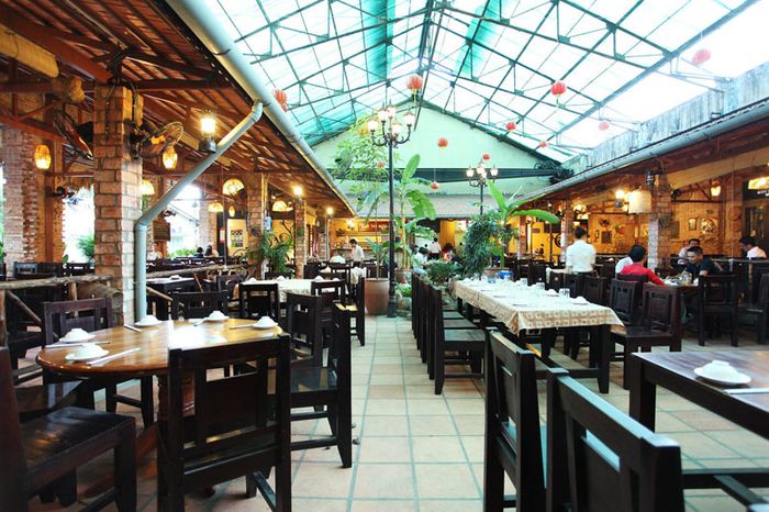 Danh sách 15 quán ăn ngon quận 3 thích hợp cho nhóm bạn thích khám phá ẩm thực