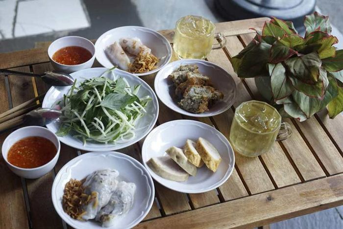 Khám phá ẩm thực đường phố Sài Gòn tại phố ẩm thực Nguyễn Thượng Hiền 10