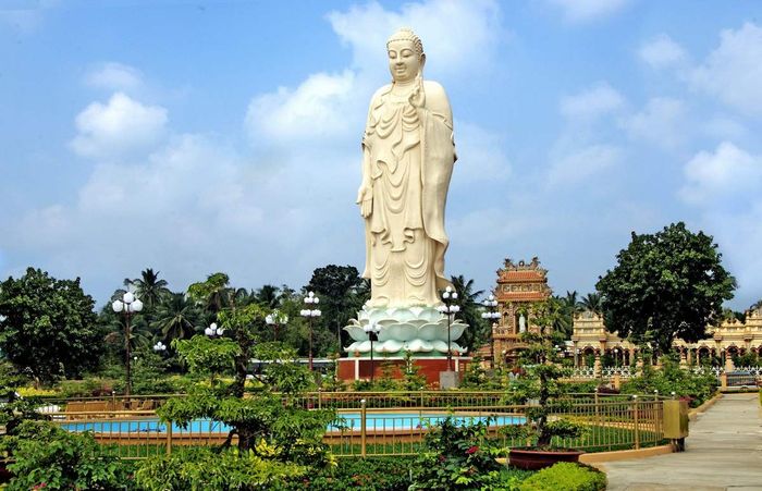 Chùa Vĩnh Tràng Tiền Giang và vẻ đẹp kiến trúc đặc sắc 8