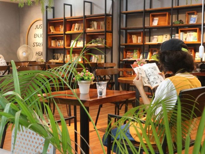 Đường sách Nguyễn Văn Bình nổi tiếng ở trung tâm Sài Gòn - Một điểm đến đa dạng về sách và văn hóa.