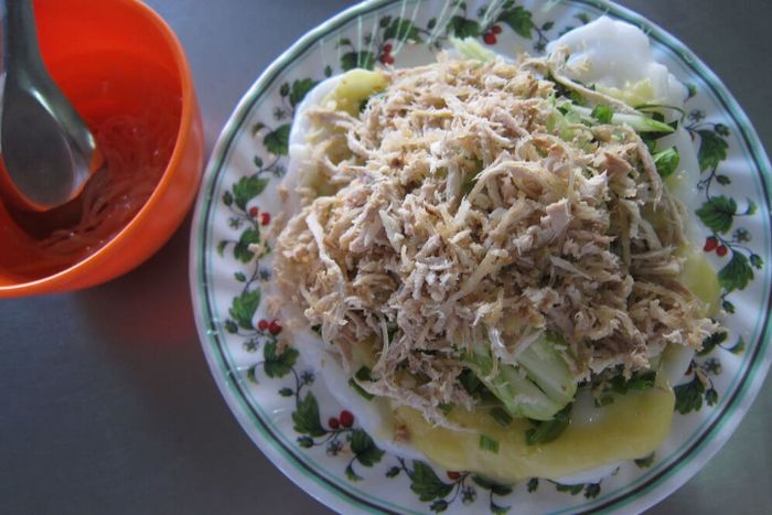 Thưởng thức hương vị đặc trưng của quán Bánh bèo chợ Hàng Bông 4
