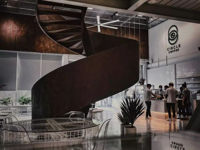 Top 10 quán cafe nổi tiếng nhất quận 7, được giới trẻ Sài Gòn yêu thích.