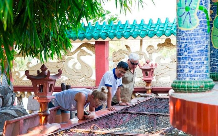 Ở giữa dòng sông Vàm Thuật, có một ngôi miếu nổi mang lại sự bình yên cho Gò Vấp.