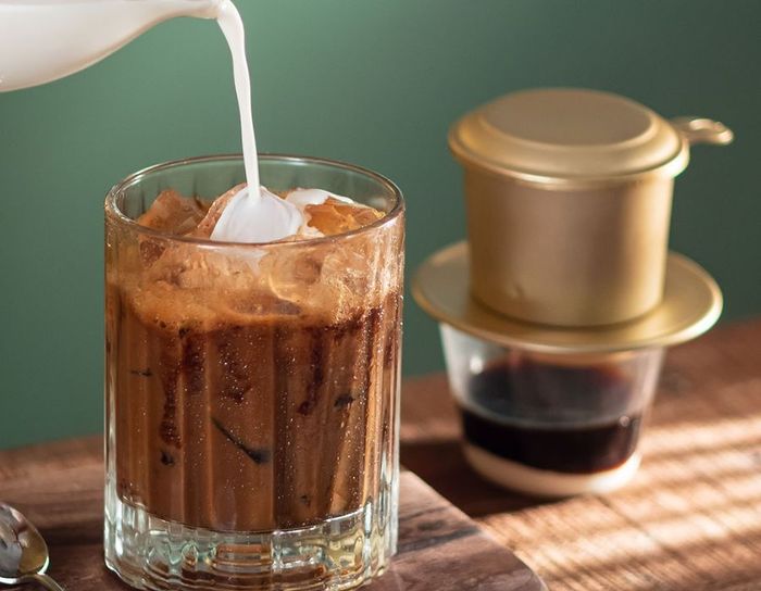 Tiệm cà phê và cây Hiên Nắng, không gian cà phê xanh mát số 6