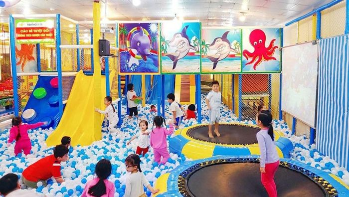 Quận 7 có gì chơi? Colour World là điểm đến lý tưởng cho các bé, nơi chúng có thể vui chơi và tung tăng.
