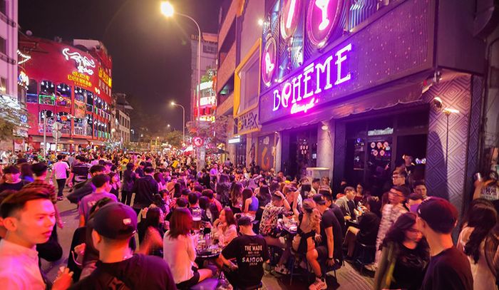 Top 10 quán bar quận 1 đầy sôi động và hấp dẫn giới trẻ nhất 7